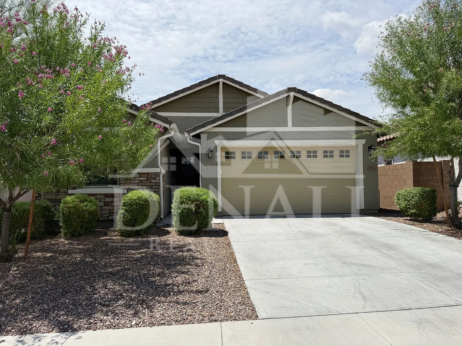 5 bed, 3.0 bath, 1953 sqft, $2,095 — Photo 2