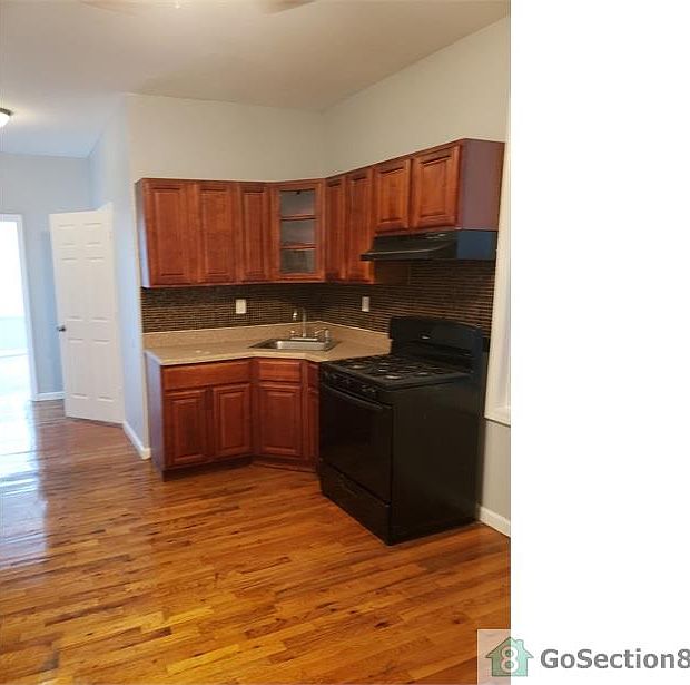 1st image of 311 S 6th St APT 1