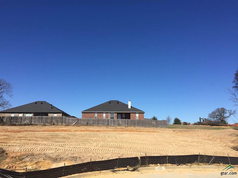 2nd image of 1020 Crescent Hill Ct