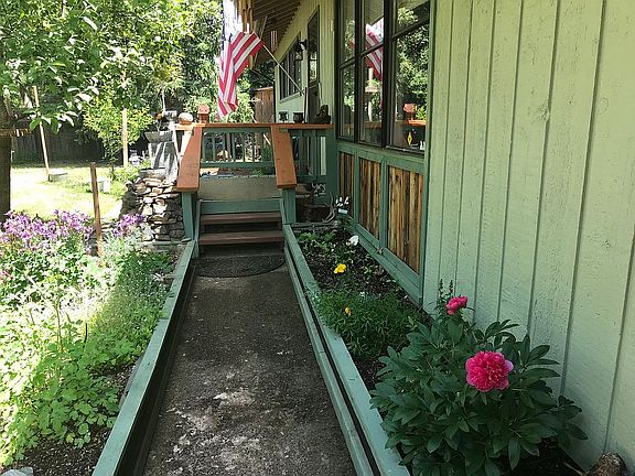 4th image of 697 Laurel Ave