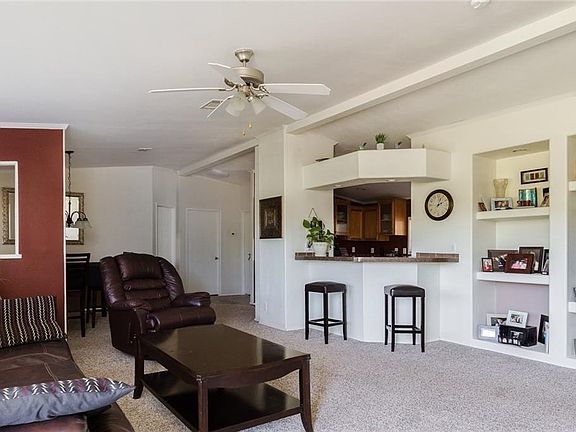 4th image of 2221 Daniels Dr