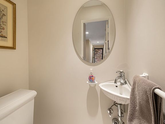 5th image of 3401 James St APT 7