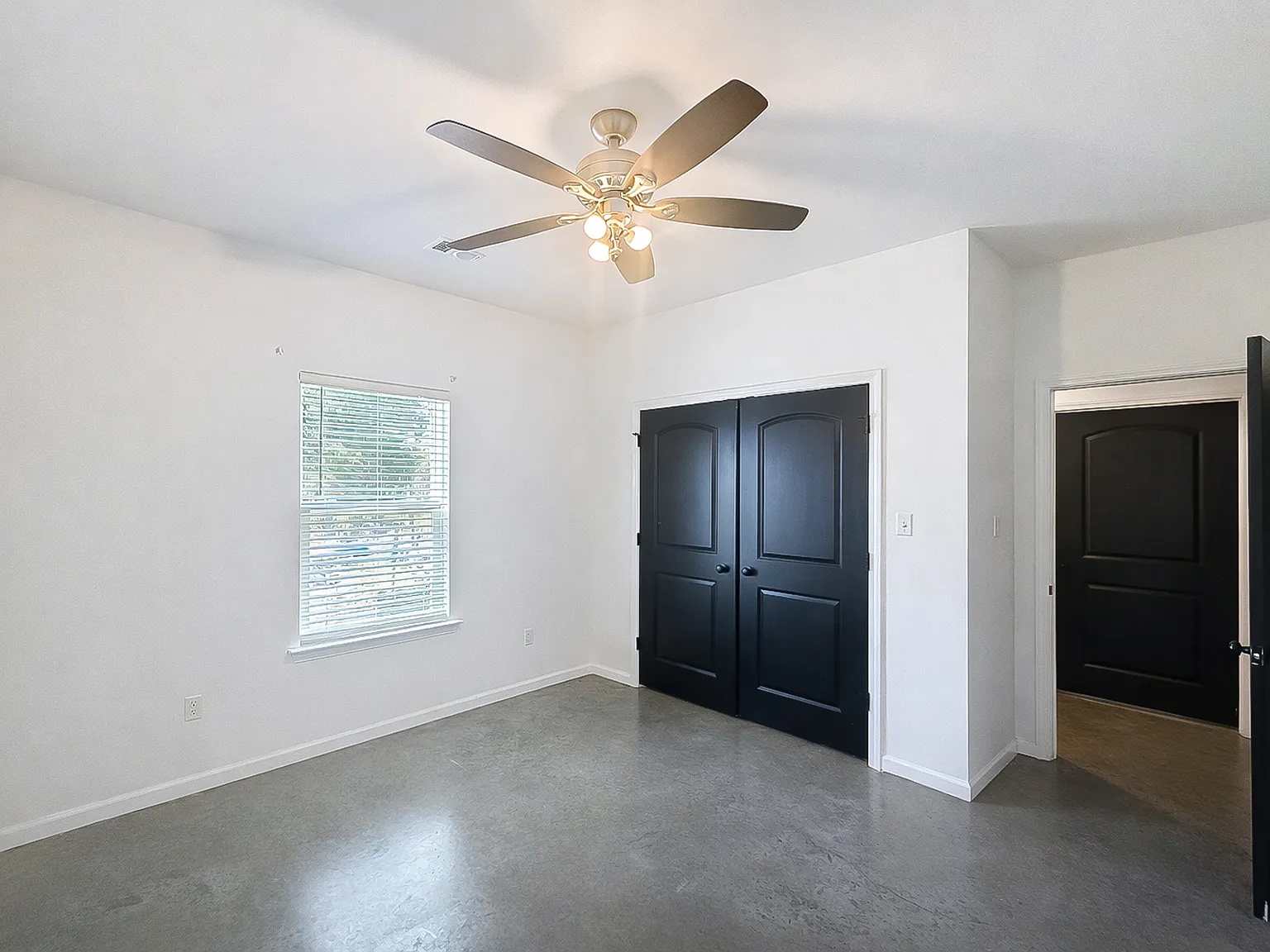 322 East Maple Street - B — Photo 4