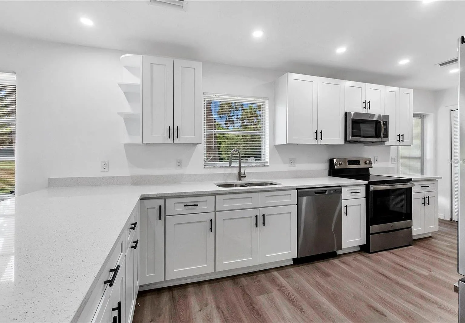 2 bed, 1389 sqft, $2,700 — Photo 3
