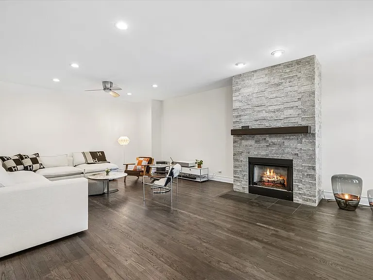 1863 Admiral Ct #1863 — Photo 11