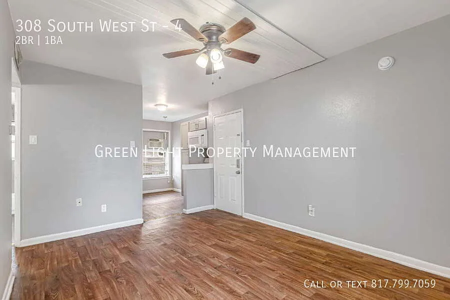Updated 2-Bd Steps from Downtown Arlington & UTA! — Photo 4