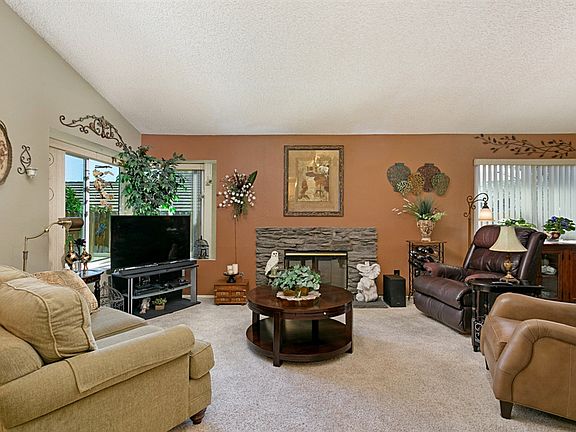 4th image of 916 Viking Ln