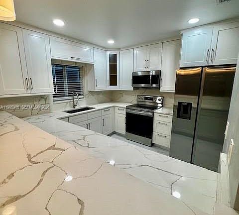 3rd image of 2706 NE 30th Pl #2706