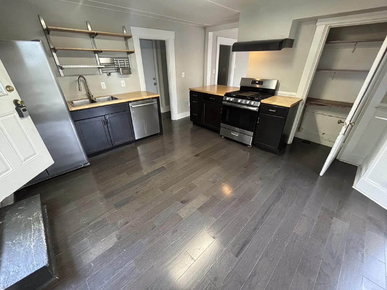 3 bed, 1.0 bath, $1,950 — Photo 2