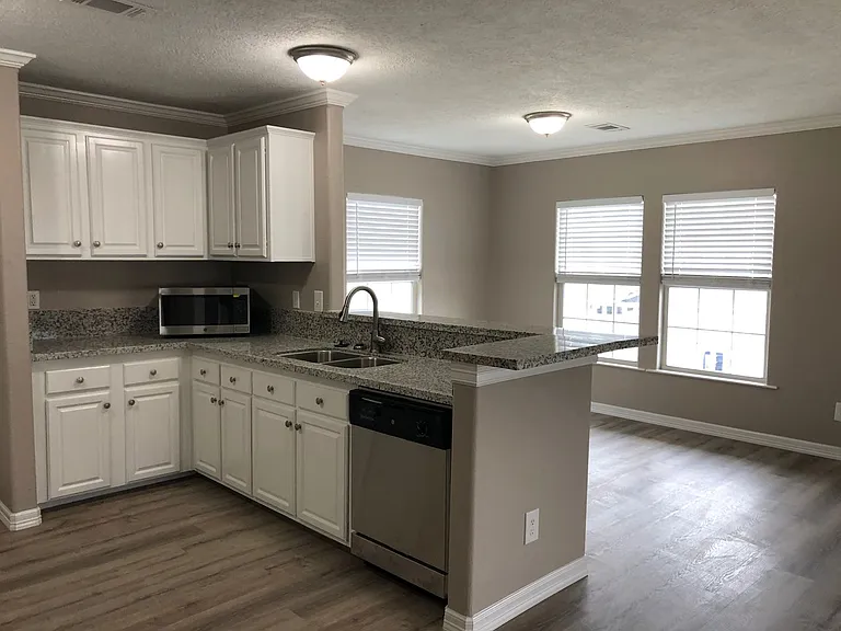 148 Varsity Dr — Photo 14