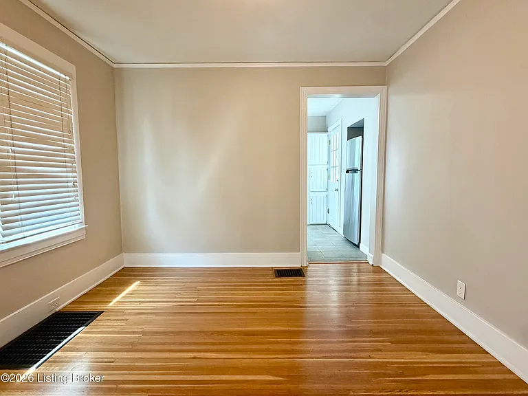 1104 Barret Ave — Photo 3