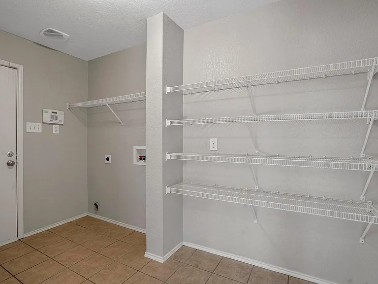 6432 Paradise Valley Rd — Photo 10