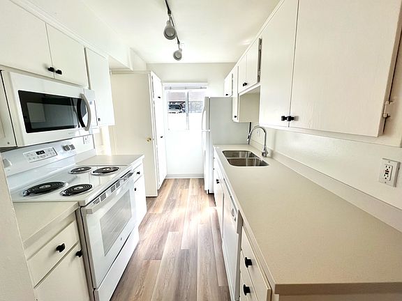 5th image of 1054 Miramonte Dr APT 3