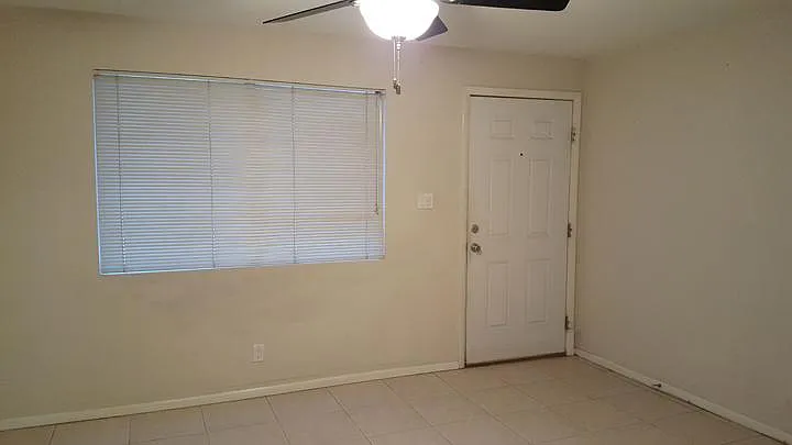 325 S Westfall Ave #1 — Photo 2