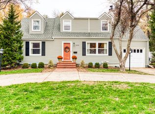 2410 Somerset Dr, Prairie Village, KS 66208
