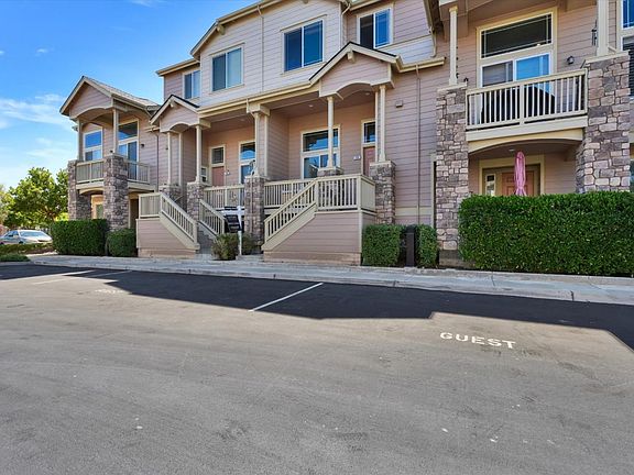 3rd image of 155 Sapphire Ln