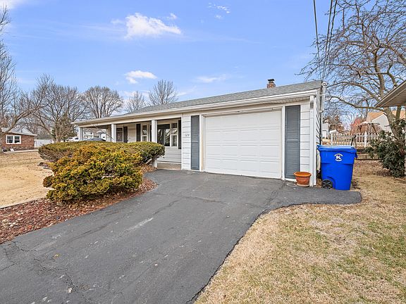 2nd image of 124 E Mill St