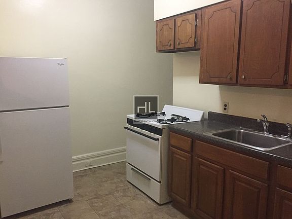 3rd image of 605 Franklin Ave APT 1C