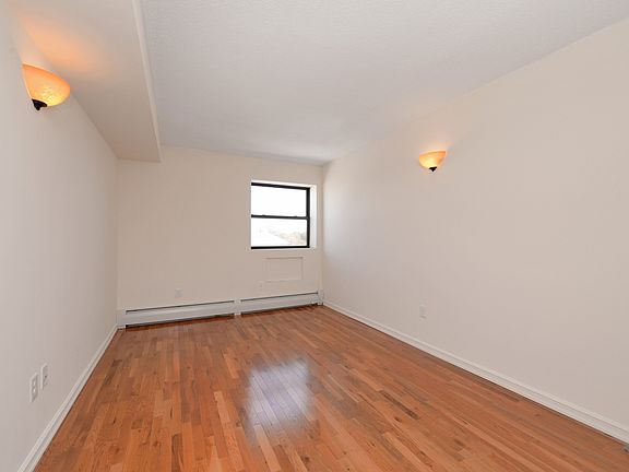 4th image of 15 Brooklyn Ave #2
