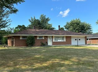 1447 Roseland Dr, Macedonia, OH 44056