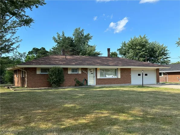 1447 Roseland Dr, Macedonia, OH 44056