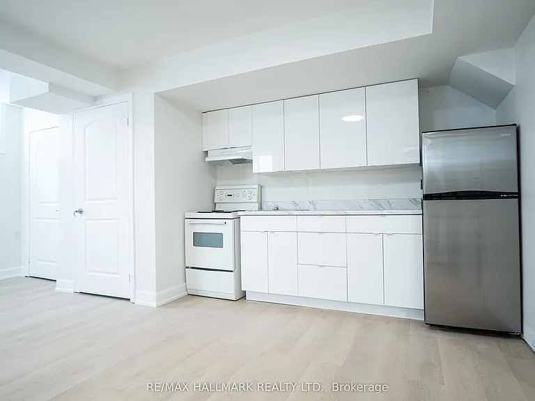 118 Fairholme Ave #2 — Photo 7