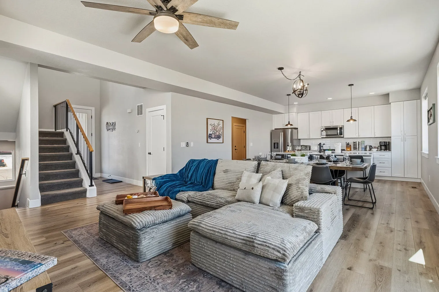 3 bed, 2.0 bath, $6,953 — Photo 4