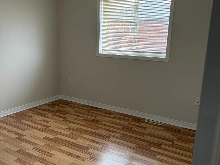 229 Dunsmore Ln #UPPER — Photo 11