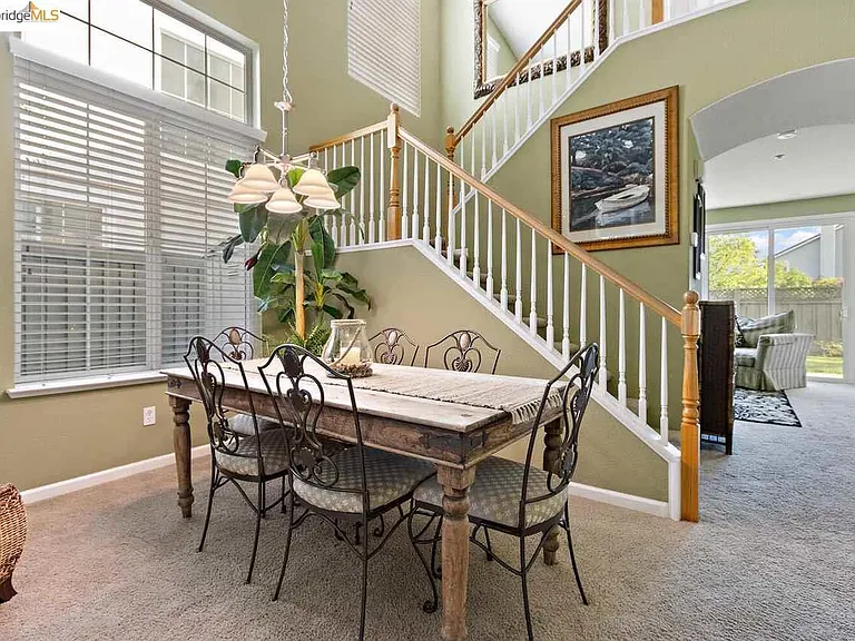 1208 Picadilly Ln — Photo 3