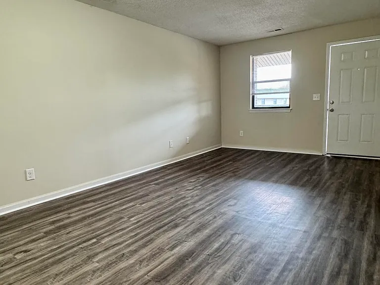 710 Patton Cir #6 — Photo 8
