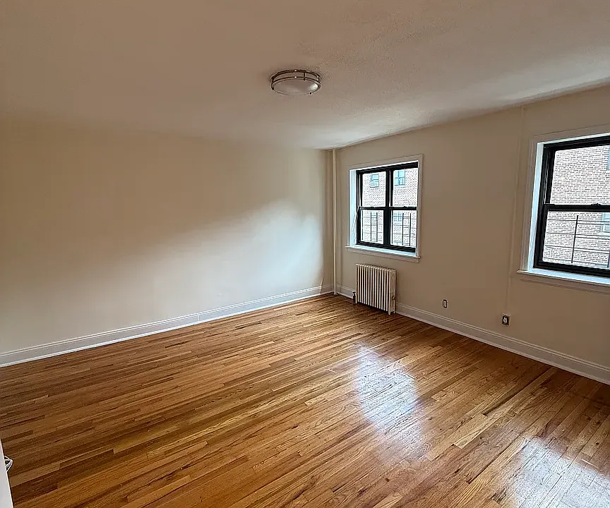 20-72 26th St #1C