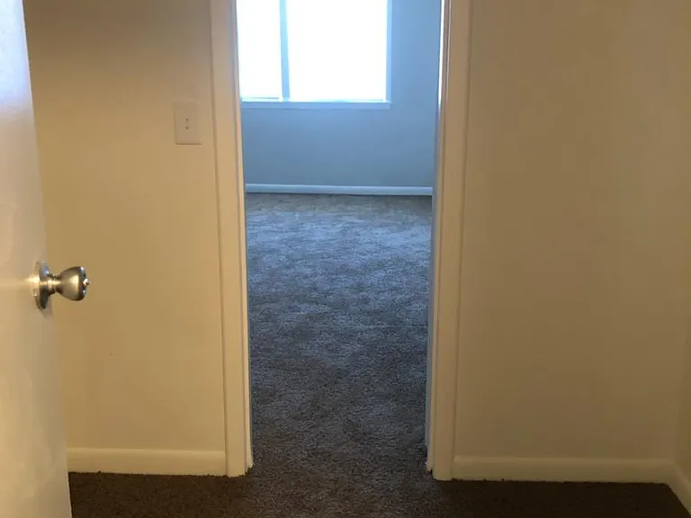 1043 Harold Dr — Photo 2