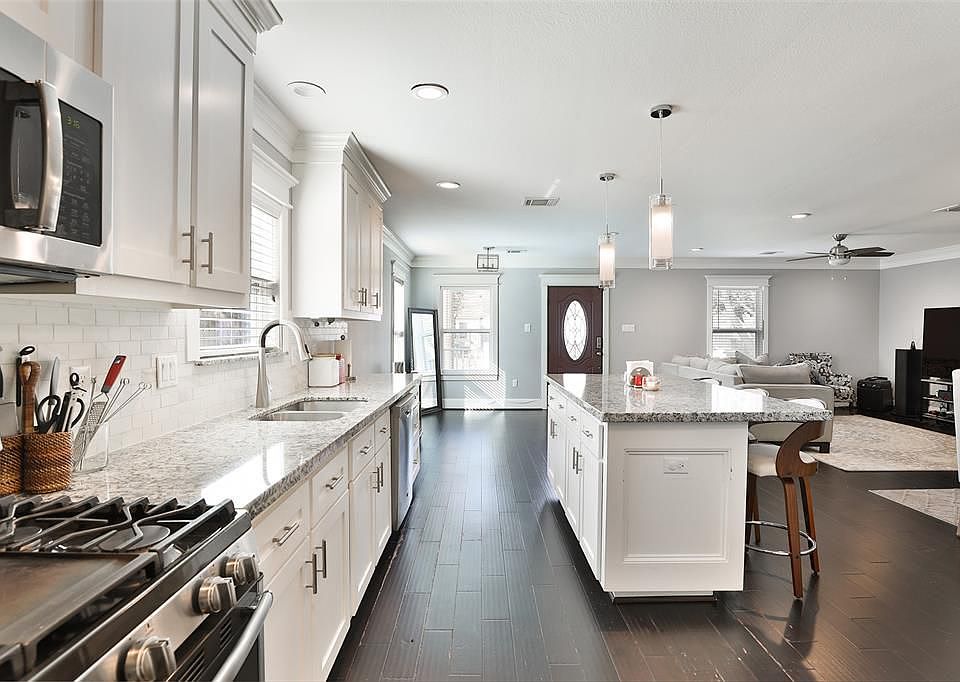 1st image of 816 Avenue Of Oaks St