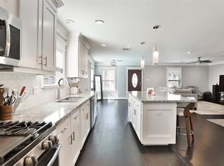 816 Avenue Of Oaks St, Houston, TX 77009