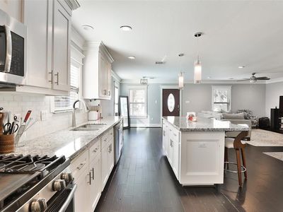 816 Avenue Of Oaks St, Houston, TX, 77009