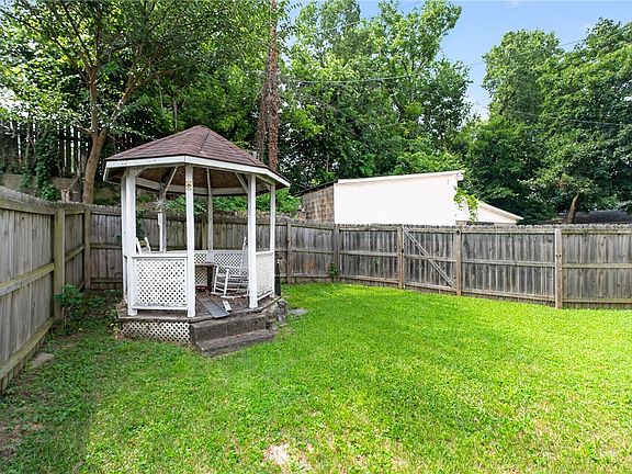 5th image of 1225 Glenmore Dr