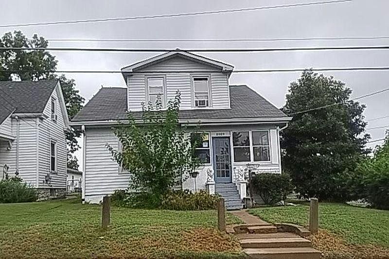 1st image of 8909 W Pendleton Ave