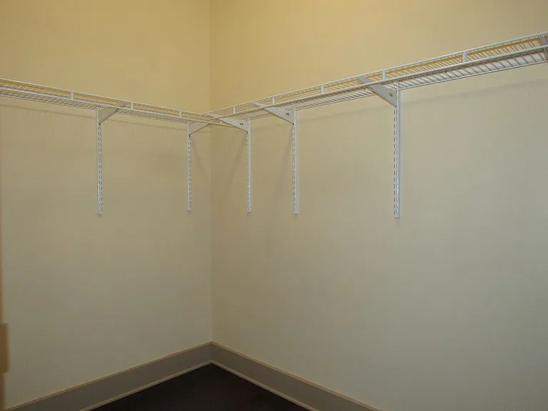 427 Pershing Ave — Photo 16