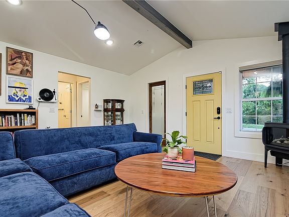 3rd image of 502 SE Henry St