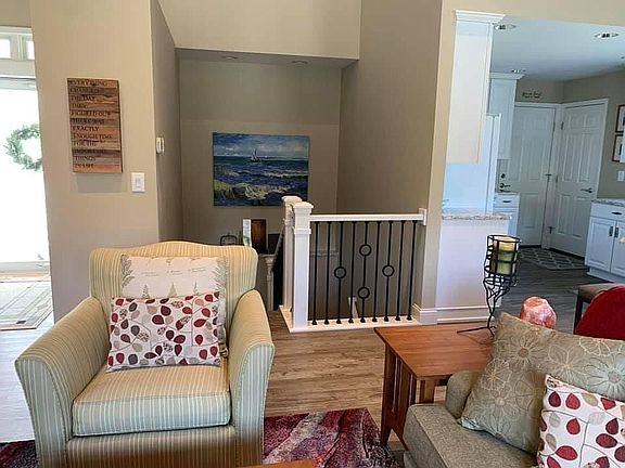 3rd image of 124 Nicole Dr