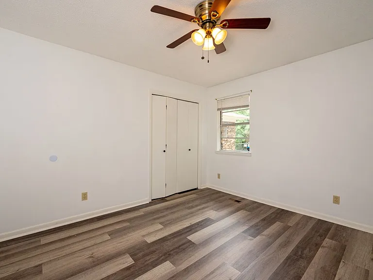 1320 Northpoint Cir — Photo 4