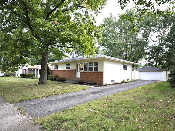 4th image of 444 Foxwood Dr