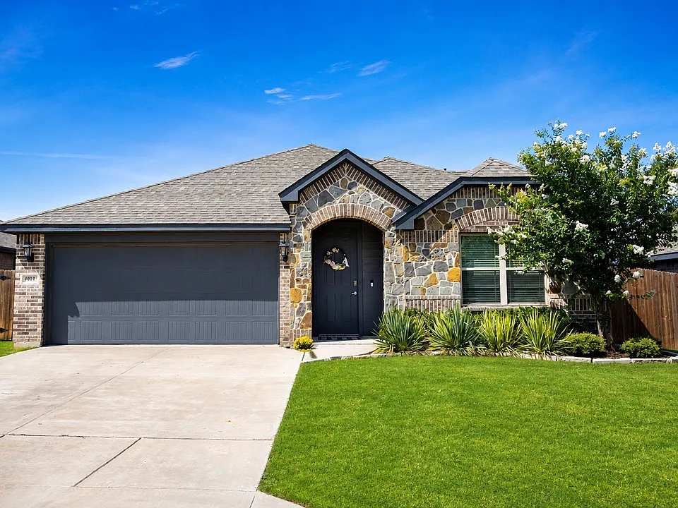 1032 Fairfax Dr