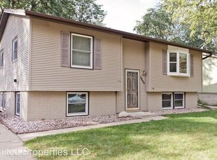 3805 Spruce Wood Ct NE, Cedar Rapids, IA 52402
