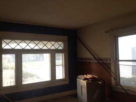 4th image of 1911 S Virginia St