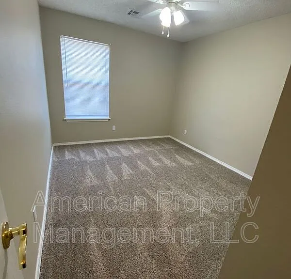 4714 NE Wisconsin St — Photo 20