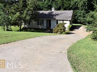 5862 Meadow View Ln, Flowery Branch, GA 30542