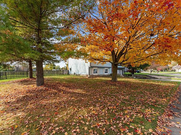 4th image of 385 Idlebrook Ct