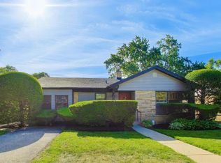 8631 E Prairie Rd, Skokie, IL 60076