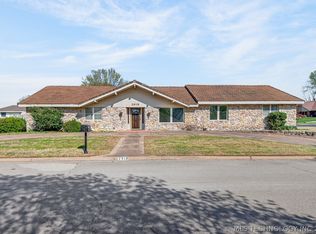 2918 Longridge Ln, Bartlesville, OK 74006